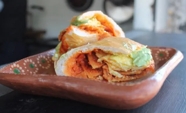 Tecolota de chilaquiles verdes