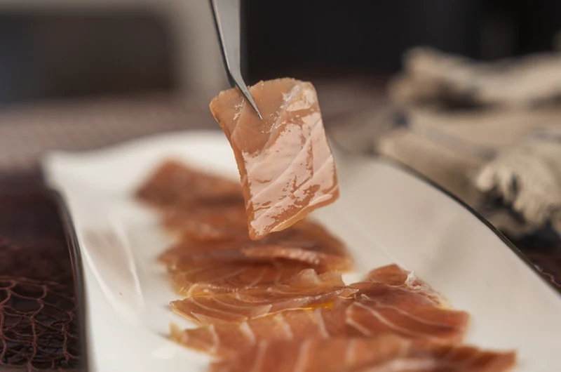 Ventresca de atún cortada a cuchillo 100g