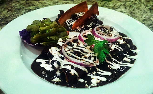 Enchiladas de Mole con Pollo