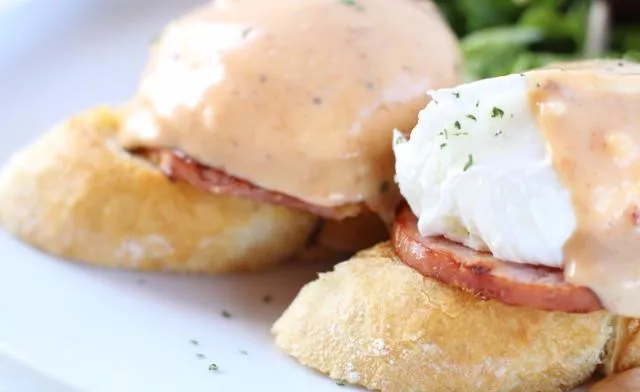 Huevos Benedictinos