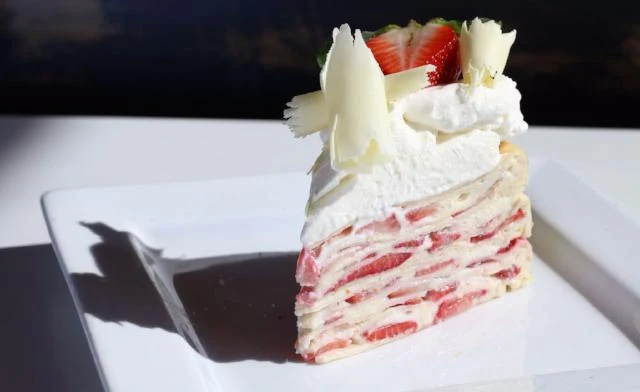 Pastel de Crepas De Fresa