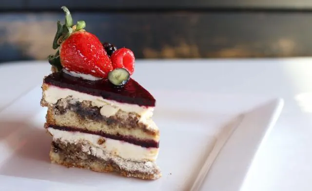 Pastel de Nuez Con Moras