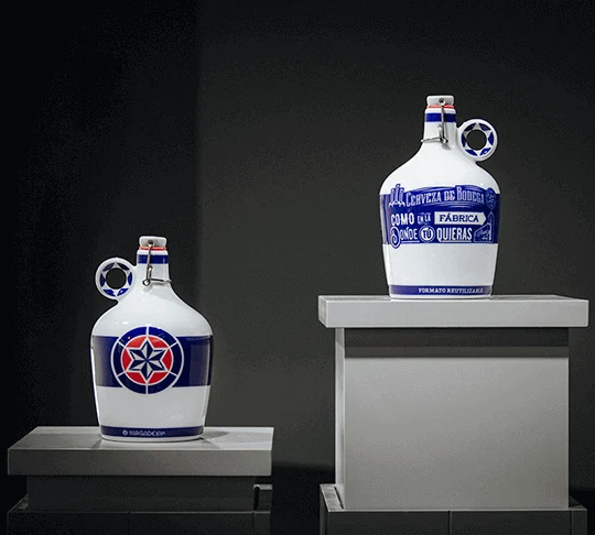 Growler de cerveza de bodega Estrella Galicia de Sargadelos