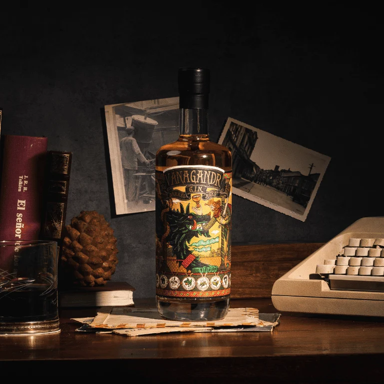 Ginebra Barrel Aged de Vánagandr Destilerías, botella de 70 cl