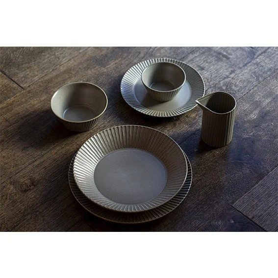 Plato llano de porcelana Aurora. Varias medidas y unidades.
