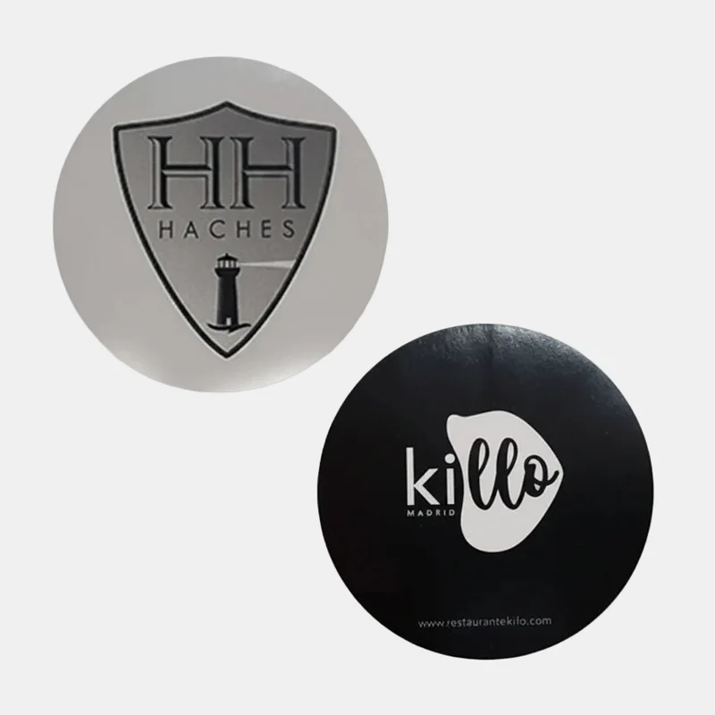Pegatina adhesiva personalizada en tinta negra ø8,5 cm. Varias cantidades