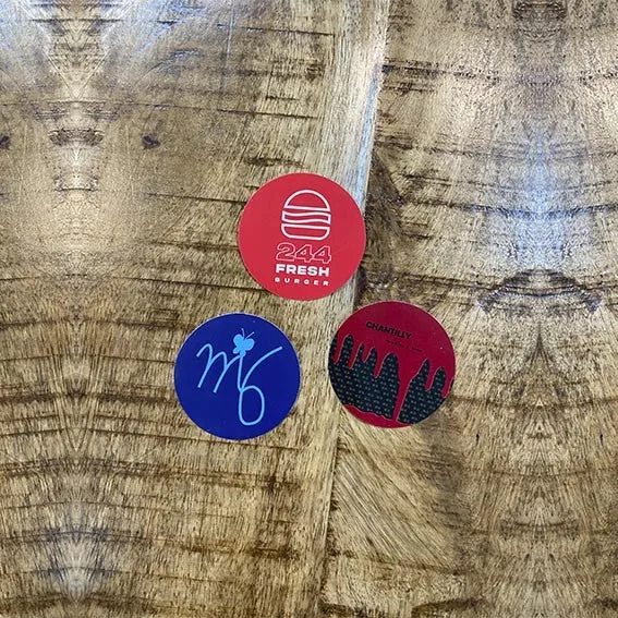 Pegatina adhesiva personalizada a color ø3,5 cm. Varias cantidades.